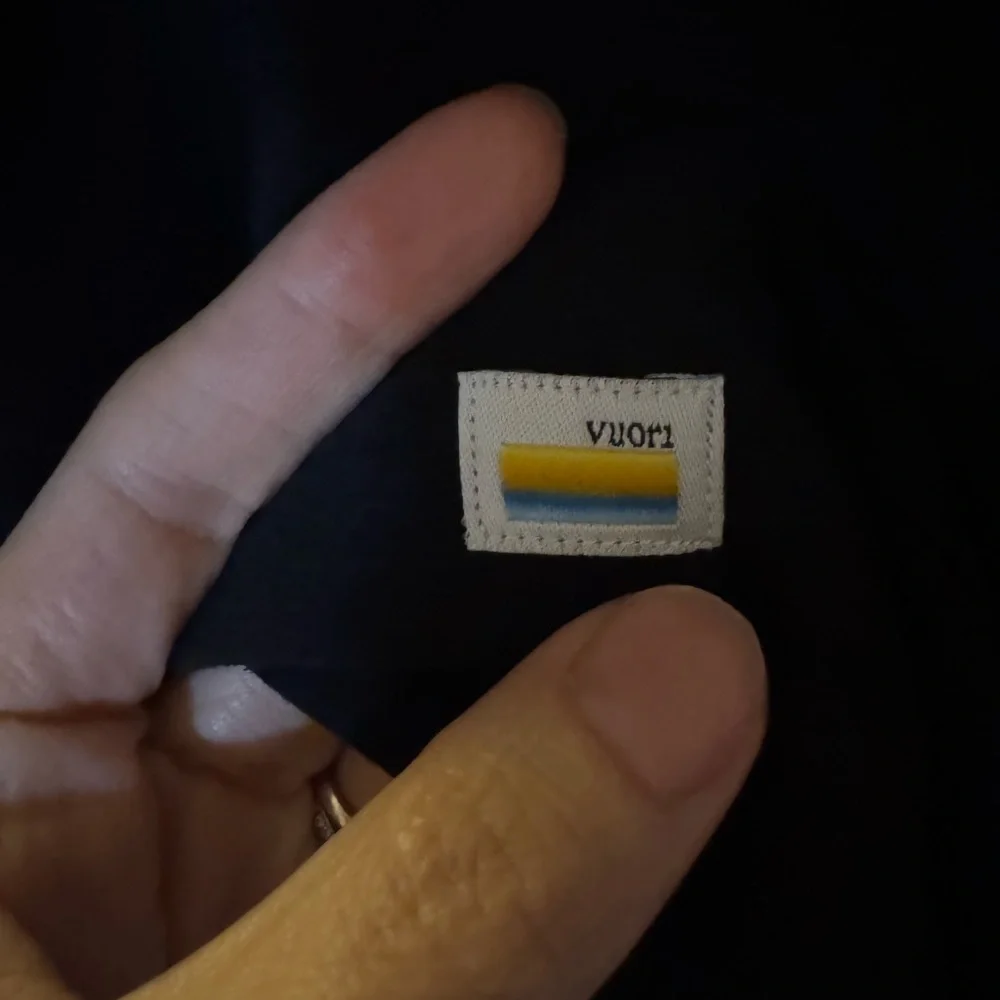 Vuori Men’s Long Sleeve Hooded Shirt See Measurements - Picture 2 of 5